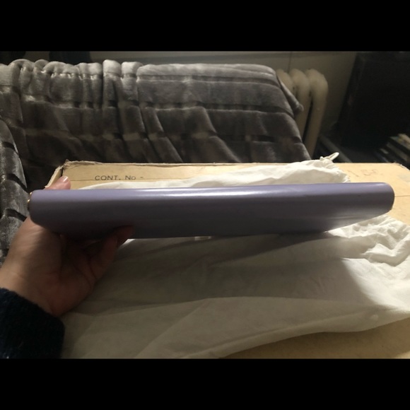 Early 60s pillbox lilac clutch. MINT CONDITION! - Picture 7 of 8